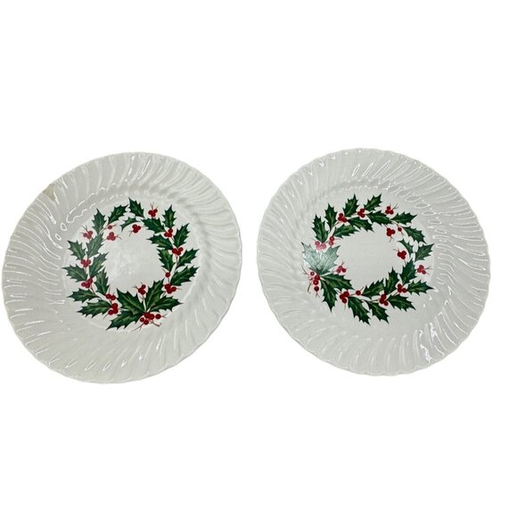 Set Of 2 Christmas Holiday Nouveau Holly Wreath dinner Plates 10" Porcelain READ - Picture 1 of 7